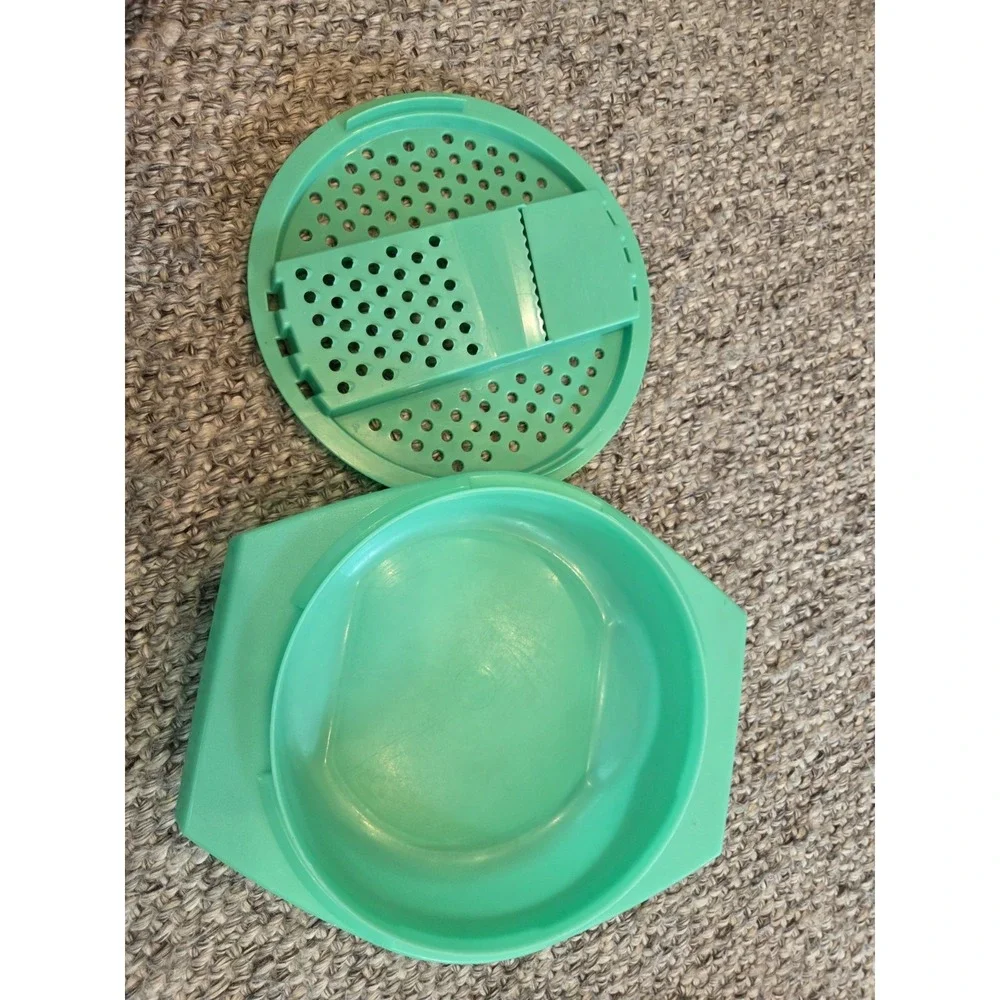 Vintage 60s 70s Tupperware Plastic Food Keeper Divided Storage Tray Grater